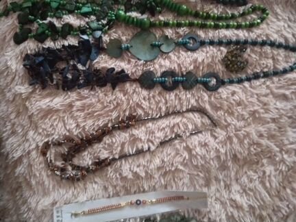 Бусы натуральные камни и бижутерия