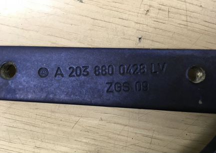 Петли капота Mercedes W203