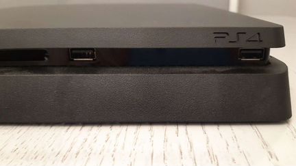 Sony ps4 slim 1 TB + 4 игры