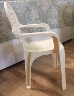 Стул детский пластиковый, состояние отличное