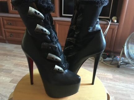 Стильные ботильоны от Christian Louboutin