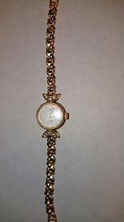 Ювелирные золотые часы с золотым ремешком