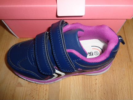 Кроссовки новые